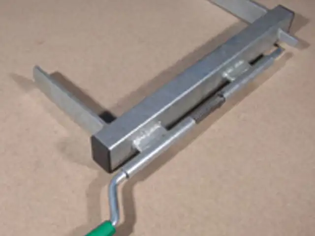 Fjederspyd til låge